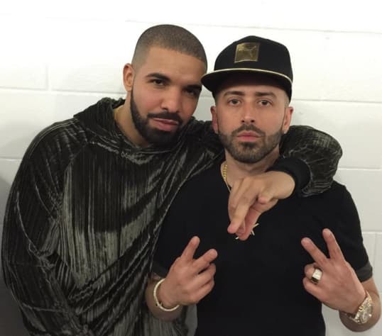 Por cierto, si Yandel quedó impresionado con Rihanna, Drake también está dando vueltas por esta bomba de sensualidad...