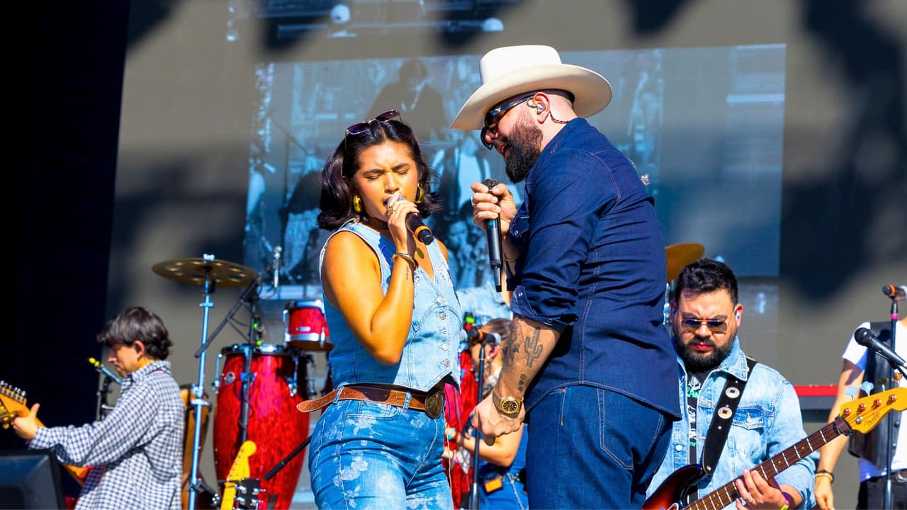 La capital del estado de la Estrella Solitaria fue nuevamente la sede de 
<b>uno de los eventos más emblemáticos de música en vivo en Estados Unidos: <a href="https://www.univision.com/local/austin-kakw/guia-completa-austin-city-limits-music-festival-2024-todo-debes-saber" target="_blank">El festival de música Austin City Limits (ACL)</a></b>. El artista mexicano 
<b>Carín León sumó el regional a la cita</b>, y miles de personas corearon sus éxitos.