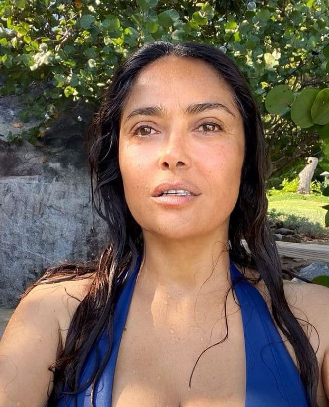 Más allá del glamour de Hollywood, la actriz de 55 años es una amante del mar, destino ideal para dejar guardado el maquillaje y aventurarse a la frescura del agua.