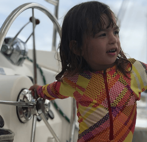 Aunque todos lo están disfrutando, la pequeña Michelle está feliz en esta aventura.