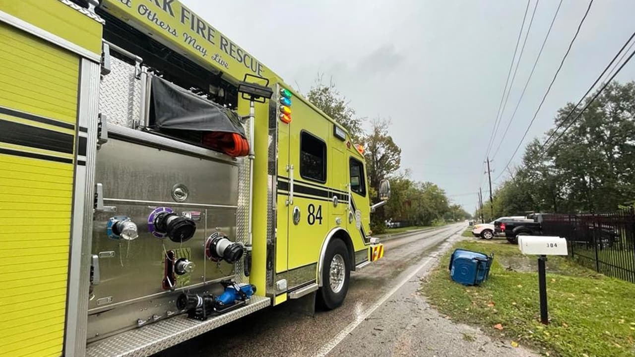 El árbol que cayó sobre la casa era de los vecinos de a lado.