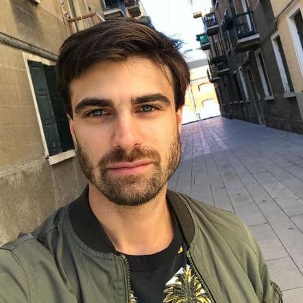 Geraldine ha sido vinculada sentimentalmente con el argentino Santiago Ramundo, con quien hasta ahora no ha coincidido de manera profesional en ningún proyecto.