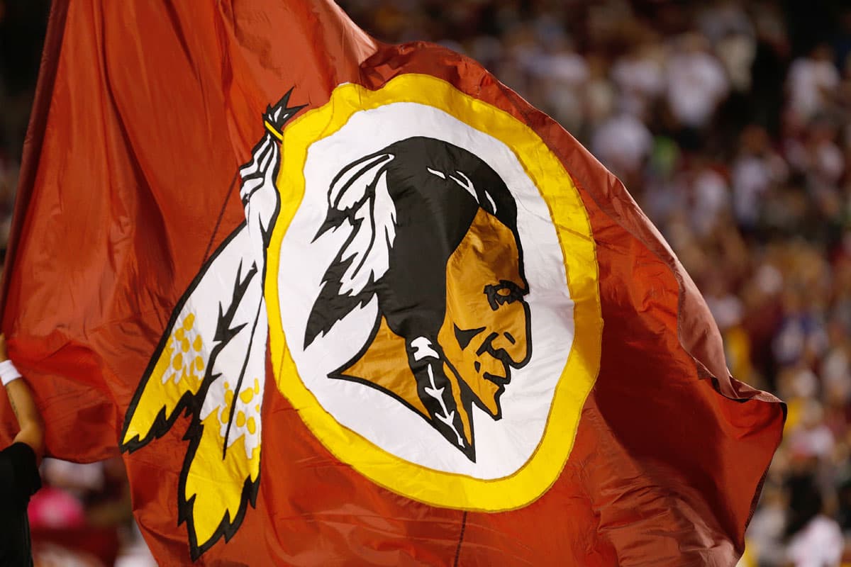 Juez ordena cancelar el registro de marca de los Washington Redskins
