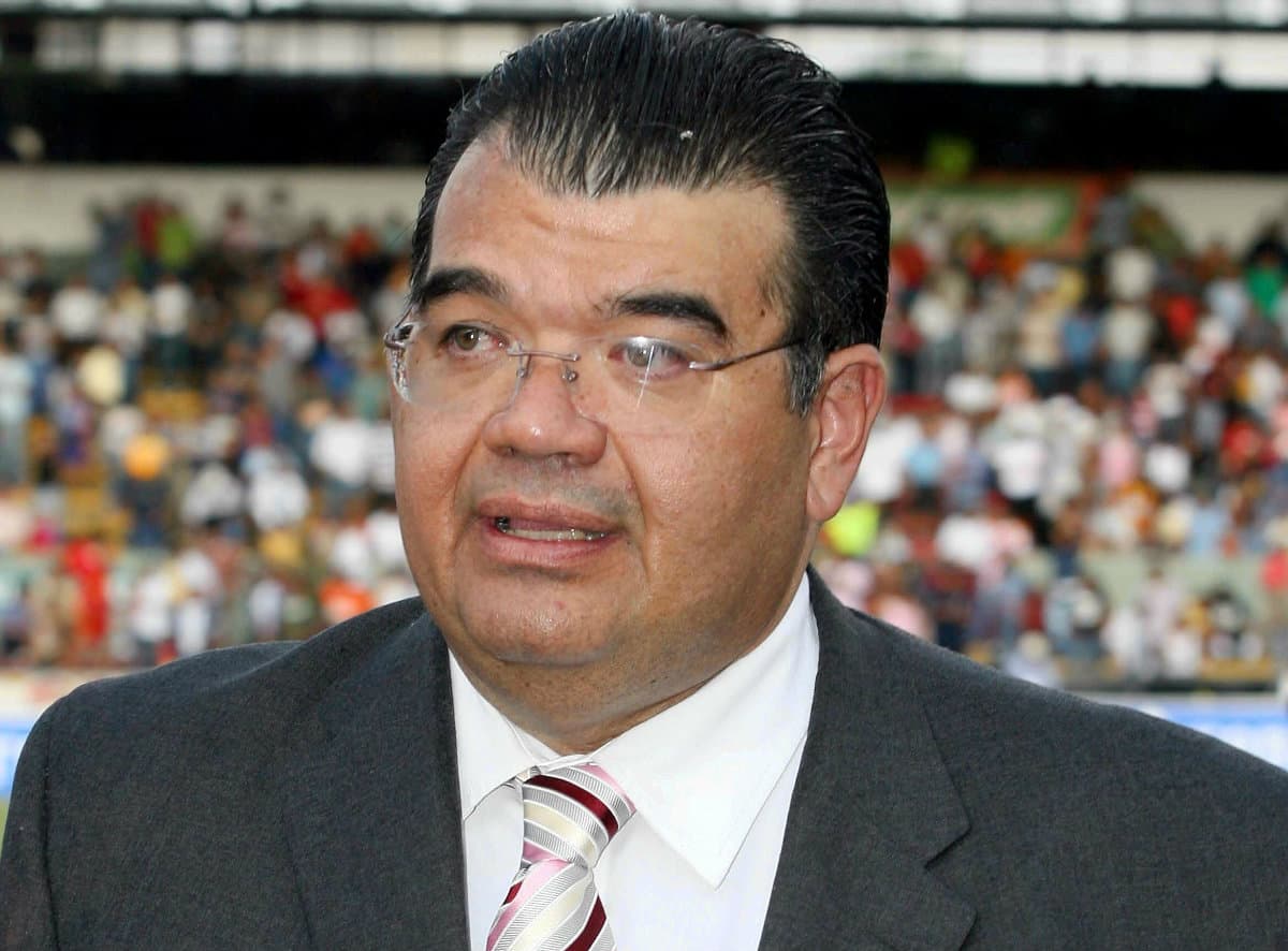 Su padre, 
<b>Emilio Fernando Alonso</b>, es uno de los cronistas deportivios más reconocidos en México y cuenta con una trayectoria de más de 40 años.