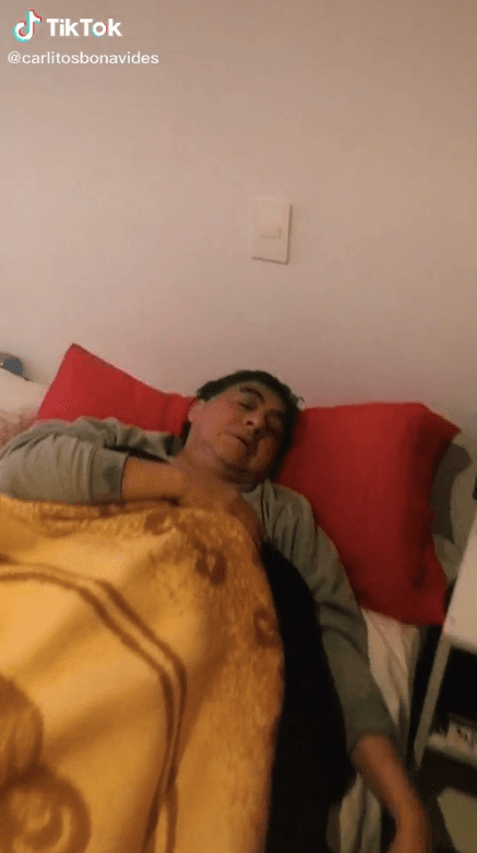 La habitación del intérprete de Huicho Domínguez es la única que ha salido en los videos del actor.