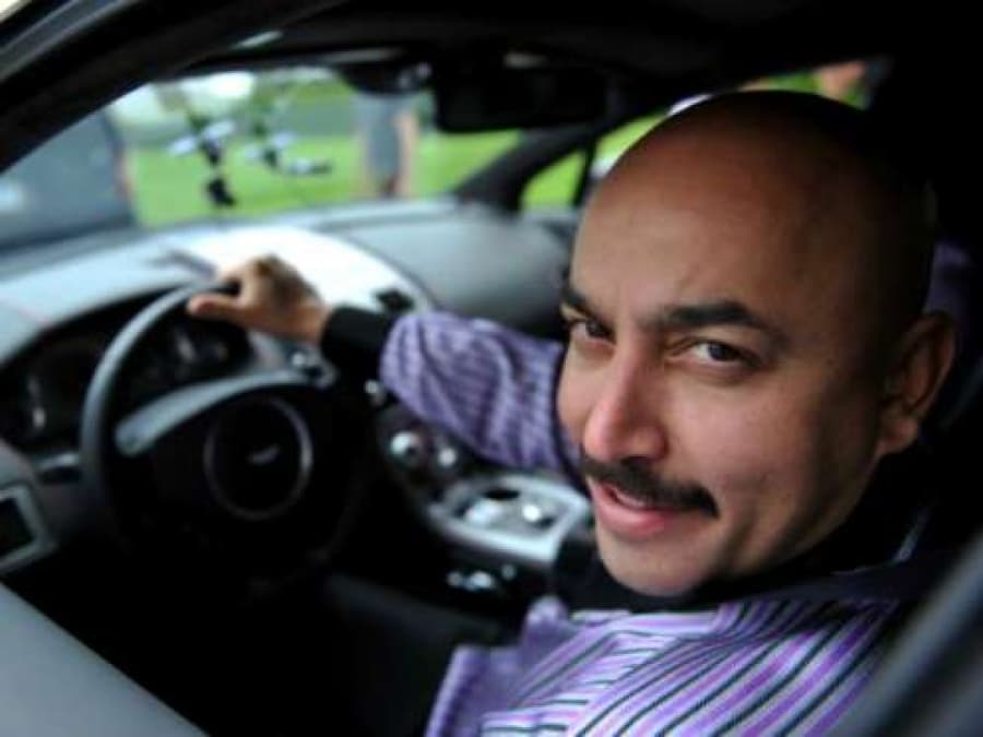 El Polaris Slingshot se sumó así a una 
<b>espectacular colección de automóviles</b> propiedad de Lupillo Rivera.