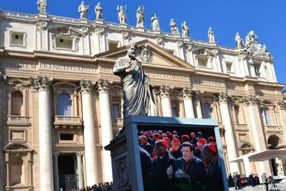El Papa se marchará a Castel Gandolfo, lugar de descanso de los Papas, durante al menos dos meses. Después se irá a vivir a un monasterio en El Vaticano.
