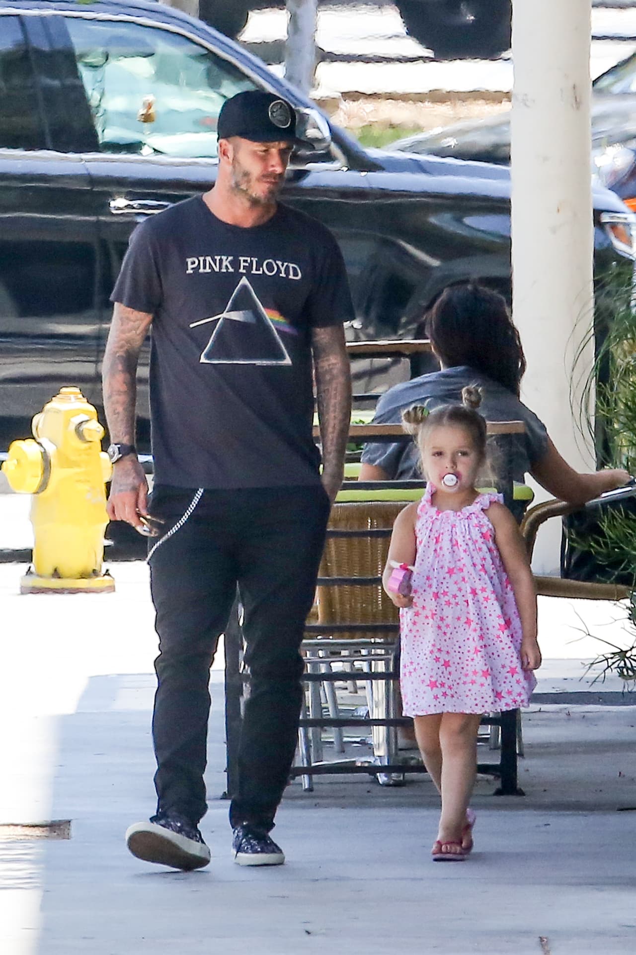 David se defiende de quienes lo llaman mal padre por dejar que Harper aún use chupón.