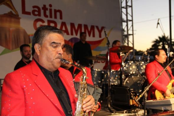 El popular Conjunto Primavera cerró con broche de oro la gran celebración del Latin Grammy Street Party en Phoenix, donde cientos de personas se congregaron desde muy temprano para escucharlos y cantar con ellos.