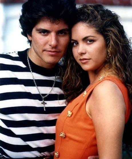 'Los parientes pobres' fue una telenovela que se estrenó el 3 de mayo de 1993, bajo la producción de 
<b><a href="http://www.univision.com/temas/carla-estrada">Carla Estrada</a></b>, la cual tenía como protagonistas a 
<b><a href="http://www.univision.com/temas/ernesto-laguardia">Ernesto Laguardia</a></b> y 
<b><a href="http://www.univision.com/temas/lucero">Lucero</a></b>.