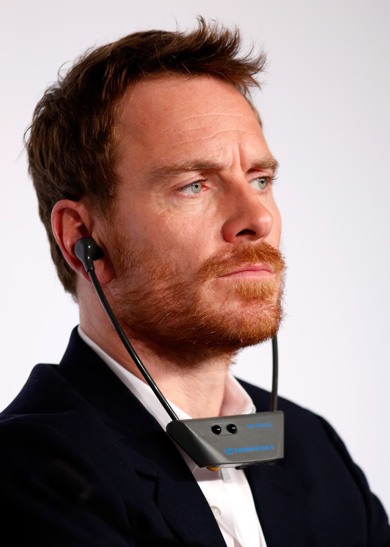 Su cara de: "Tengo audífonos, no me hables".