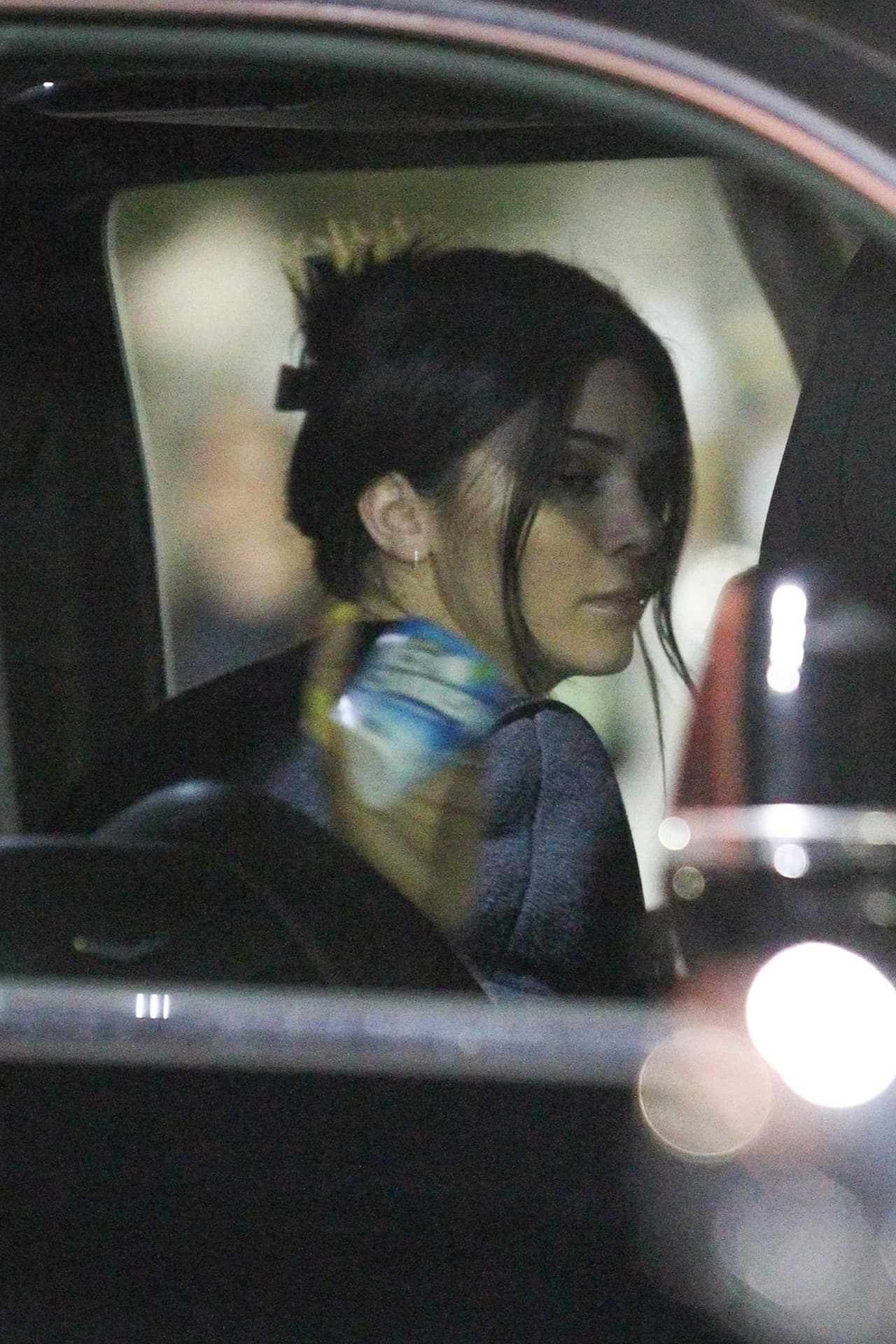 La modelo entró en crisis, pues aunque este martes
<b><a href="http://www.tmz.com/2018/10/18/kendall-jenner-stalker-breaks-into-gated-community-pool-porch/">las autoridades arrestaron a Ford</a></b>, temía que si el individuo pagaba la fianza de 56,000 dólares que le fue impuesta, saldría nuevamente al acecho.