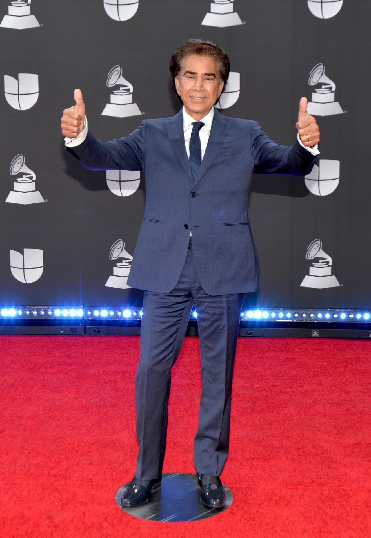 "Cuando una relación termina, termina y punto, no hay que mirar hacia atrás", dijo el cantante de 77 años acerca del distanciamiento que tiene con sus hijas.