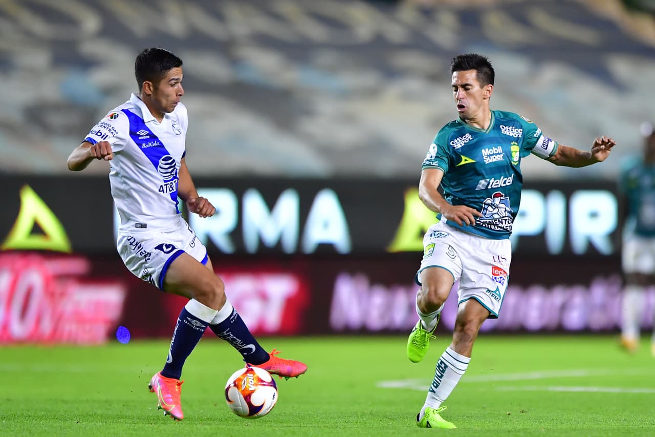 Las anotaciones de Santiago Ormeño al 85' y Daniel Álvarez al 90+5', Puebla consigue una increíble remontada y vence al León 1-2. La franja lleva cuatro partidos sin ver la derrota, de los cuáles tres han sido victorias. León se queda en la posición número 15 del torneo con 7 puntos.