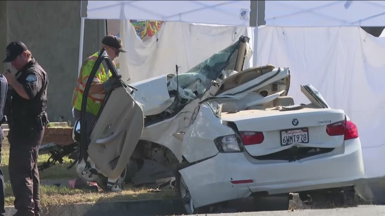 Una persona muerta, otra herida y un auto destrozado tras accidente en Winnetka