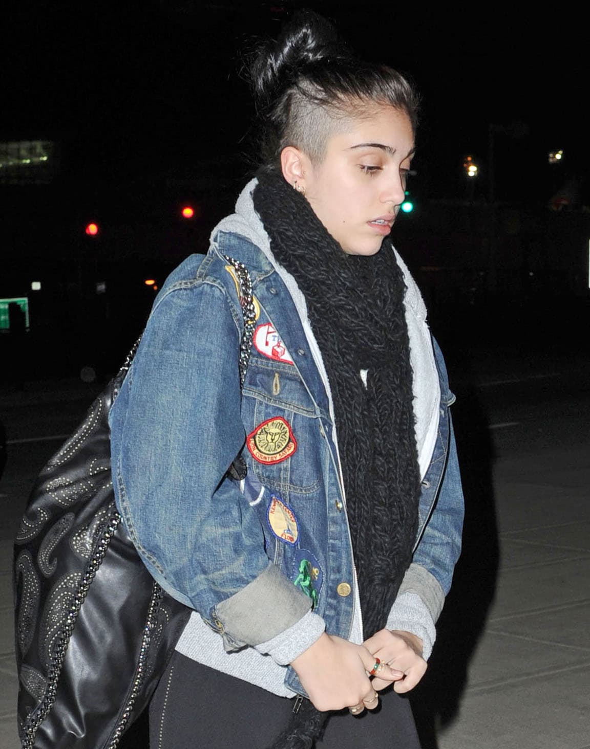 ¡Ella es mega fan! Su estilo va de lo punk a lo rockero, muy parecido al que usaba Madonna en los 80's.