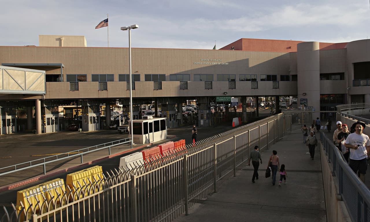 La frontera de EEUU con México y Canadá continúa cerrada para viajes no esenciales