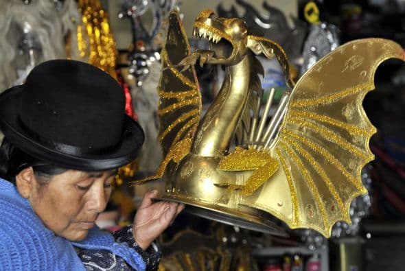 “Son una nueva burguesía aymara que migró del campo y logró éxito en el comercio”, a la que además le gusta ostentar su cultura a la par que su poder económico, dice el antropólogo jesuita Xavier Albó.