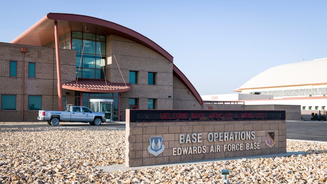 Muere niña de 7 años en accidente frente a base aérea del sureste del Valle