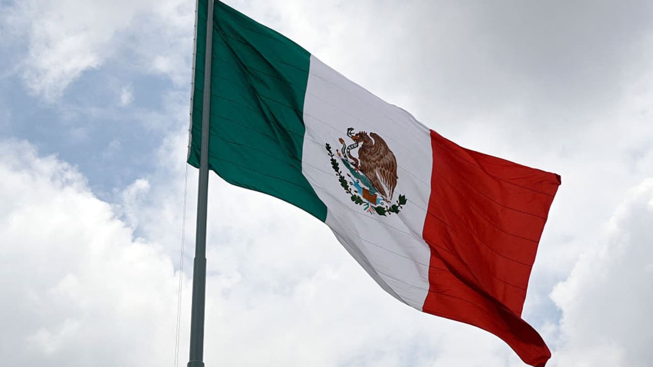 El gobierno de México simplificó el proceso para enviar menaje a casa, por medio del cual sus connacionales pueden enviar al país todos los bienes que hayan acumulado en su vida durante su estancia en Estados Unidos. El proceso, que antes costaba 142 dólares, ahora será gratuito y solo hay que cumplir dos requisitos, te contamos cuáles son.