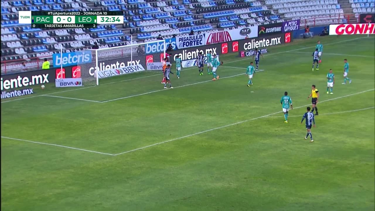 ¡TIRO ATAJADO! disparo por Nicolás Ibáñez.