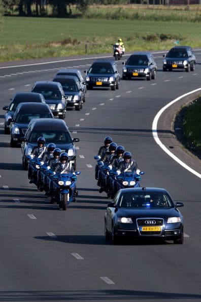 Cientos de personas presenciaron los honores a las víctimas del Malaysia Airlines celebrados en Holanda.  