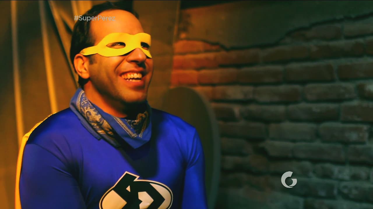 Martha le dice a Toño que va en camino pero necesita distraer al payaso, incluso si tiene que reír a fuerzas con sus chistes malos.