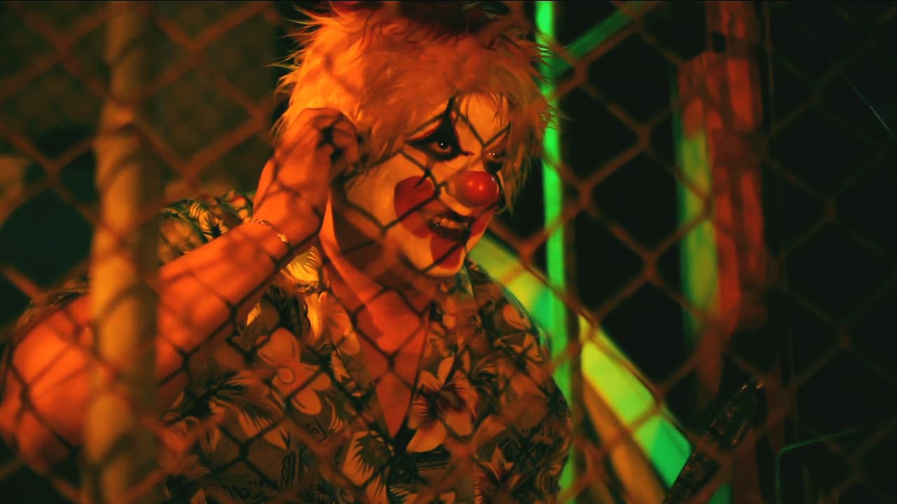 Bombito habla con José Costilla y le dice que atrapó a unos tipos disfrazados de superhéroes. José va en camino a ver quiénes son.