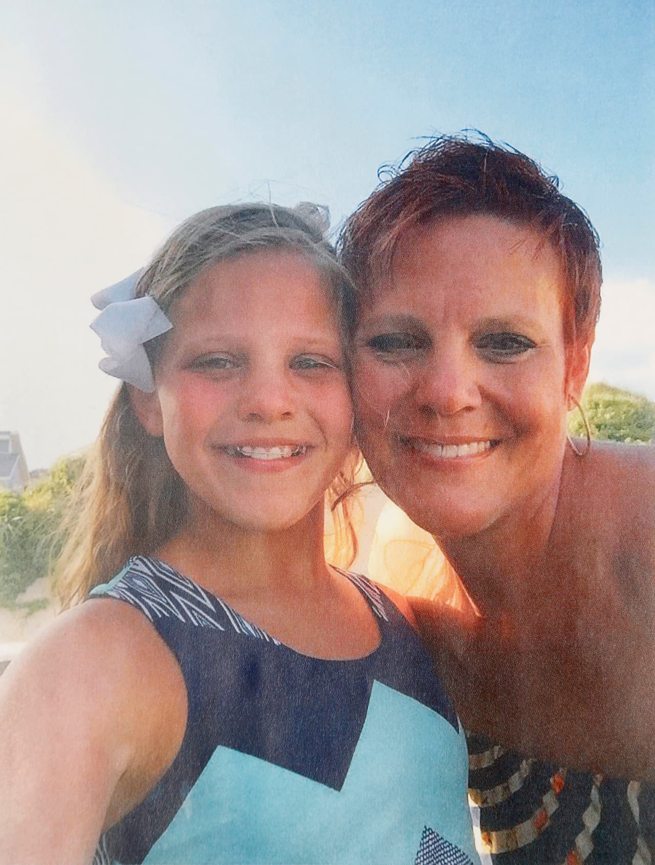 Dianne junto a su hija Mallory Grossman.