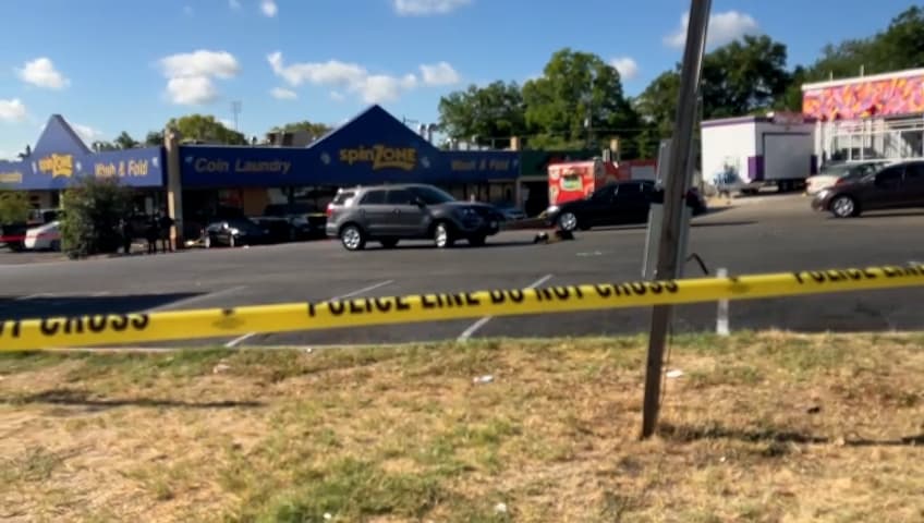 Según Chacón, el motociclista terminó en un estacionamiento cercano donde intentó raptar a un conductor. Fue entonces cuando el policía y el oficial abrieron fuego.