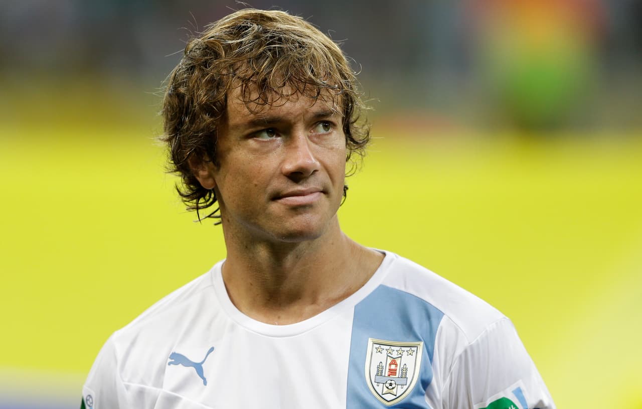 <b>Diego Lugano</b>
<br>- No obstante, el defensor posee acciones en la cadena de hoteles Hyatt.