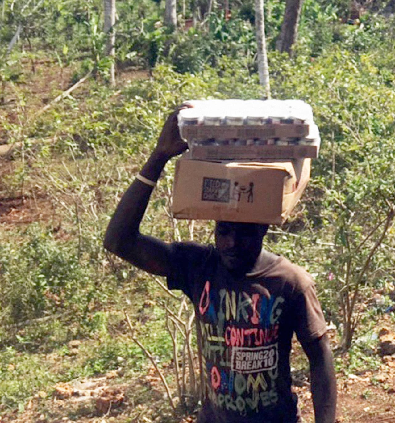 La miembros de la organización Food for the Poor aseguraron que se enviarán 100 contenedores adicionales de alimentos mensuales, durante los próximos cuatro meses, para ayudar a las familias que no tienen comida.