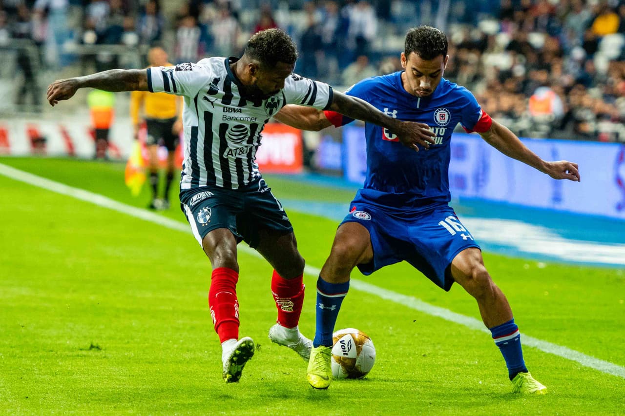 <b>Adrián Aldrete: 5.</b> No tapó el centro en el que cayó el gol, después se ganó una amarilla por dura falta sobre Pizarro. ¿Al ataque? Ni sus luces. (Mexsport)