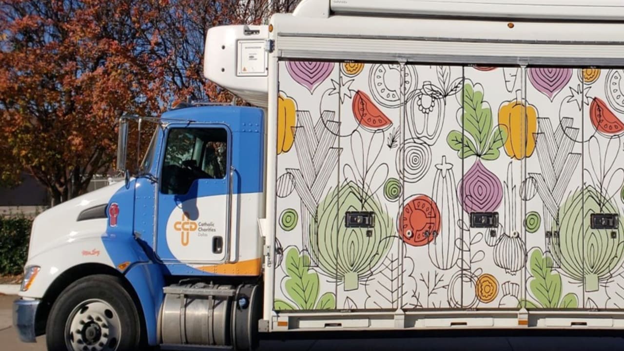 Roban el camión “Miss Lucy” de Caridades Católicas y que entregaba 30,000 despensas en Dallas