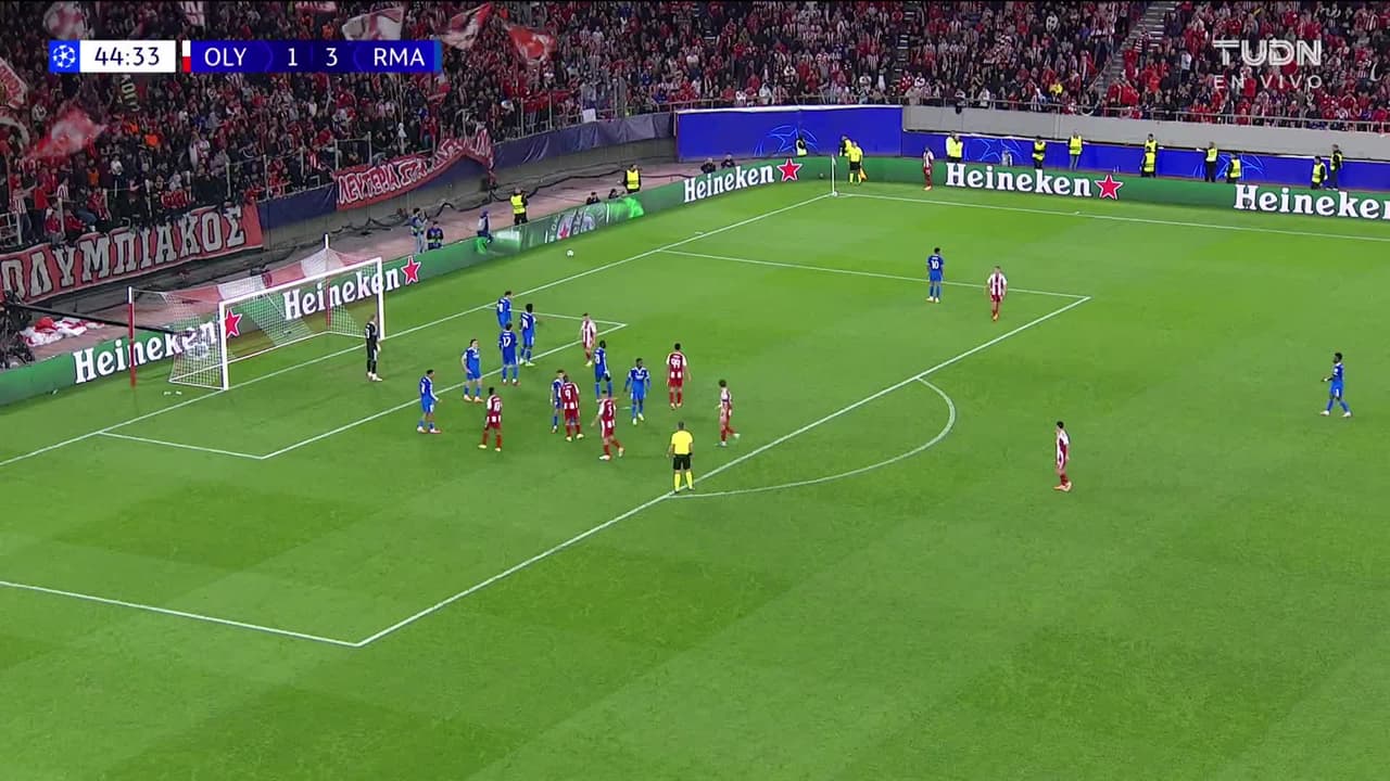 ¡TIRO ATAJADO! disparo por Vinícius Júnior.