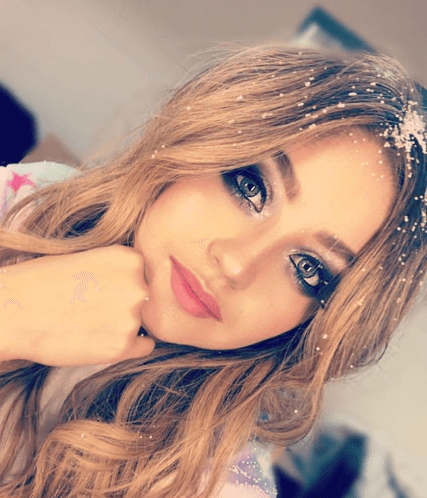 En 2016 estrenó su propio canal de Youtube, donde interpreta a distintos y cómicos personajes.