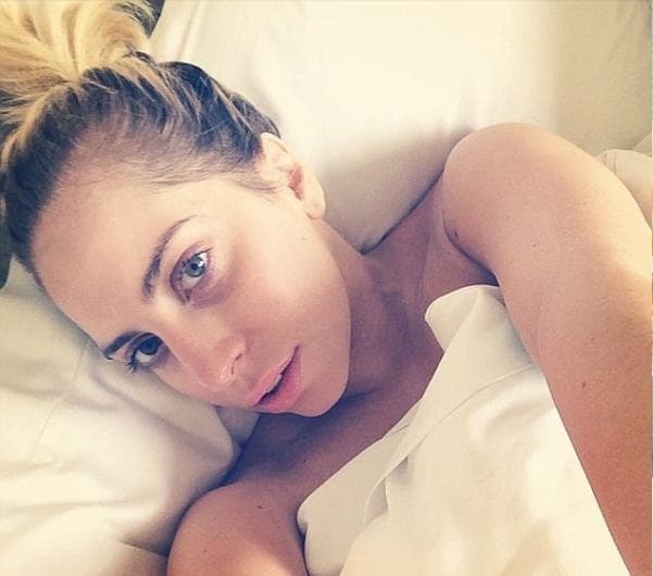 Gaga perdió la cabeza al publicar estas selfies tan extrañas.