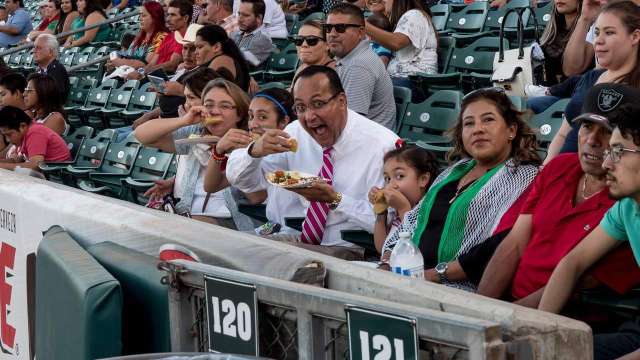Así se vivió la celebración de El Grito de Independencia de México en Fresno.