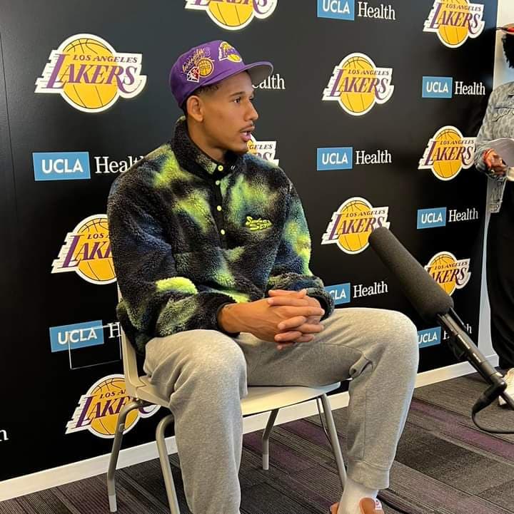 
Juan Toscano se declaró fan de Kobe Bryant en su presentación con los Lakers
