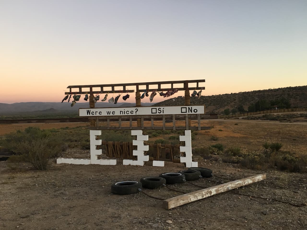 Gleeson y Mihelic esperan que su segunda obra no sea el blanco de los vándalos y permanezca en pie durante lo que resta de la jornada electoral en Estados Unidos.