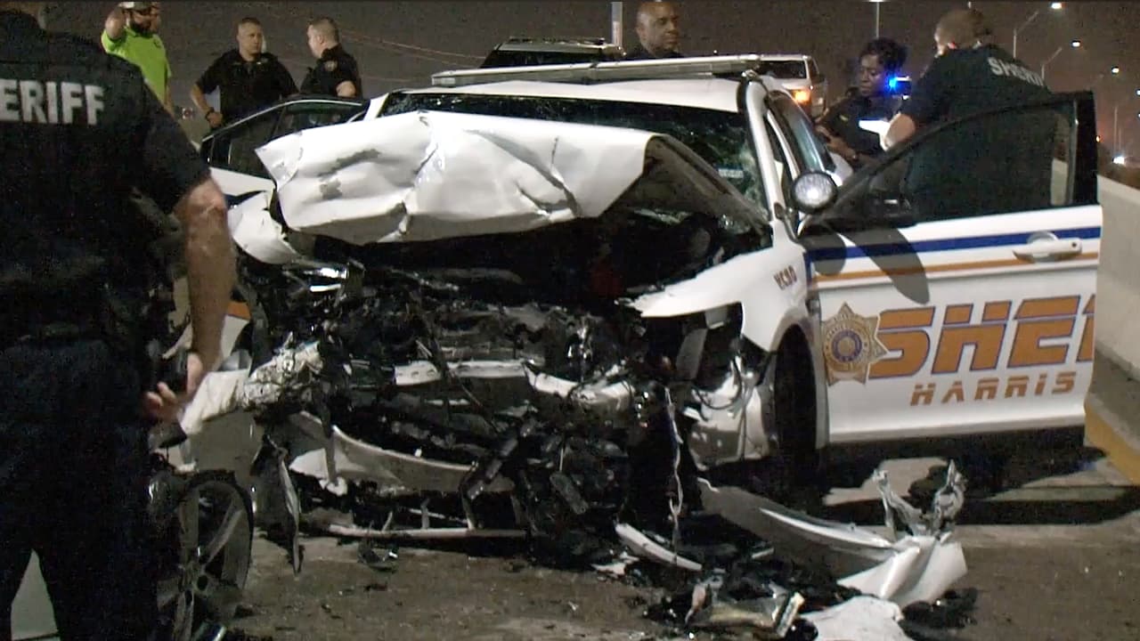 El accidente ocurrido el domingo 21 de julio, dejó a dos oficiales de la Oficina del Sheriff del condado Harris heridos.