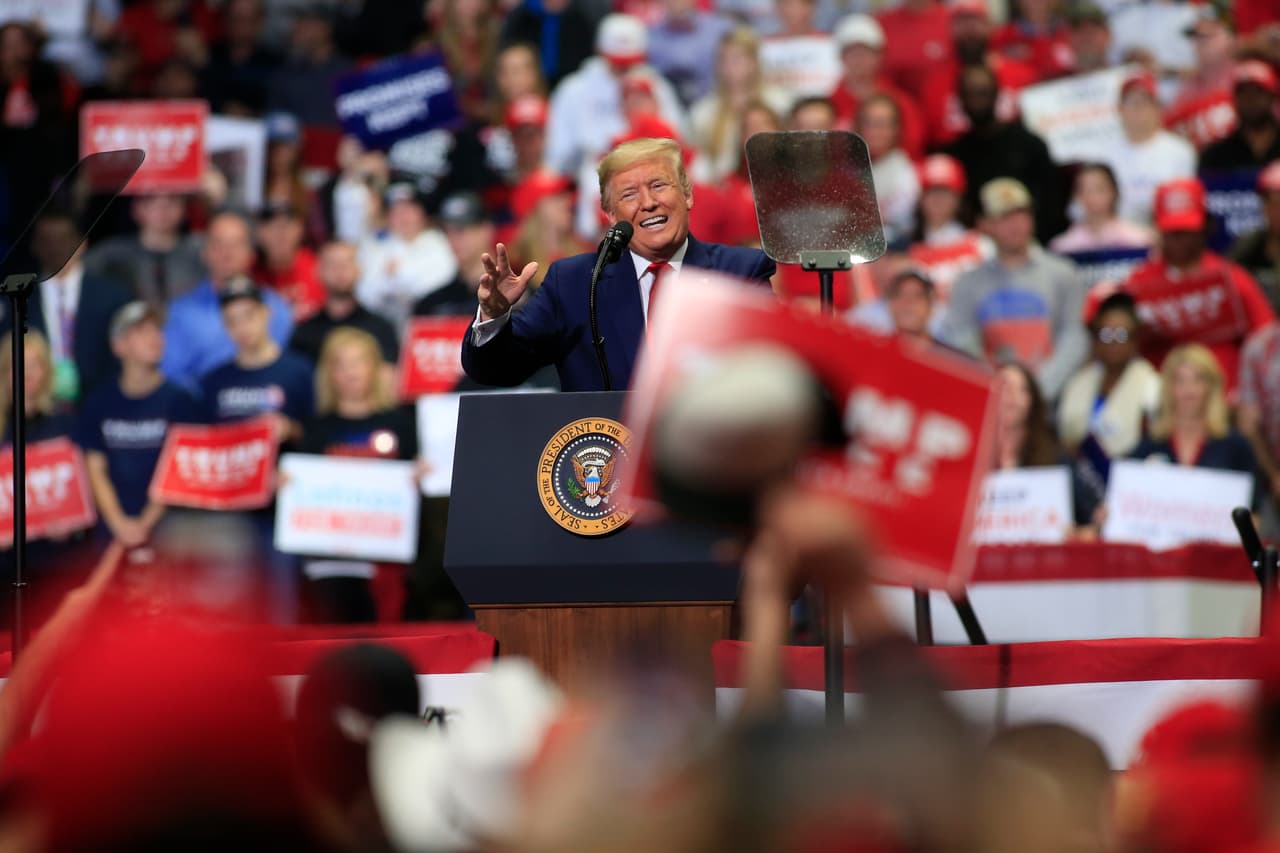 El presidente Donald Trump en un mitin en Charlotte, Carolina del Norte, el 2 de marzo del 2020, poco antes de las medidas de confinamiento a causa de la pandemia del coronavirus.