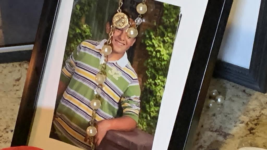 Los padres de José, aún no creen que su hijo no volvió aquel día que se fue a trabajar a la uva. 
<br>