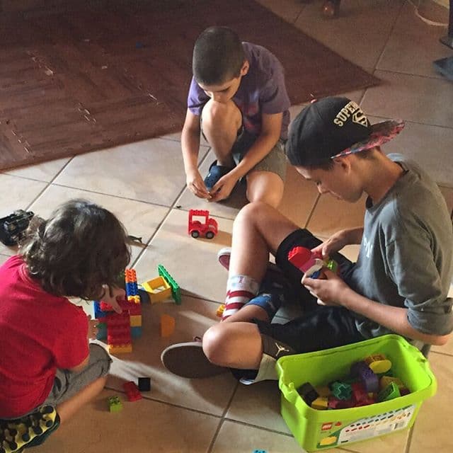 Además, claro, disfruta de la excelente relación que hay entre hermanos.