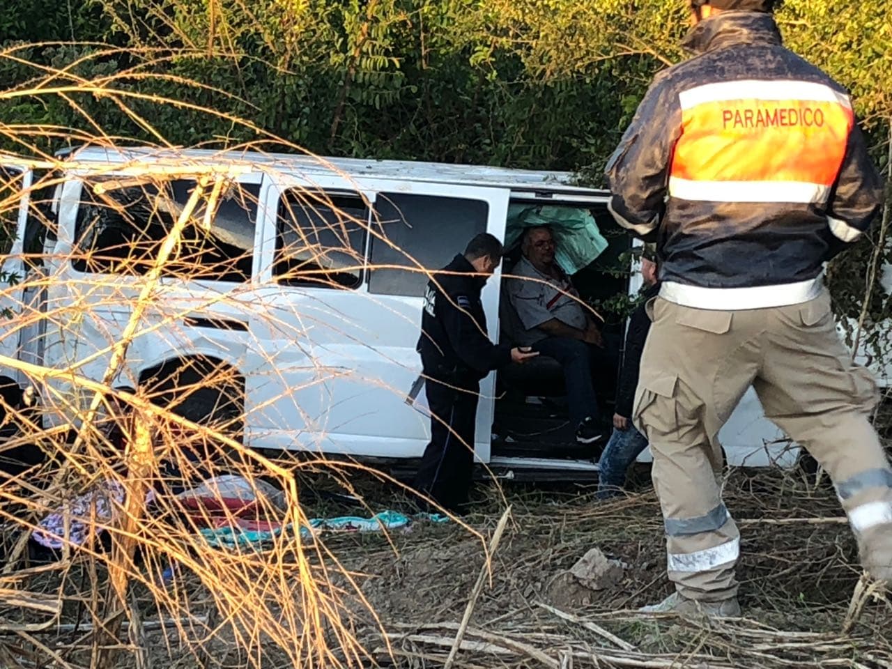 Inmediatamente los tripulantes fueron atendidos y, minutos más tarde, trasladados a un hospital del poblado La Cruz de Elota.