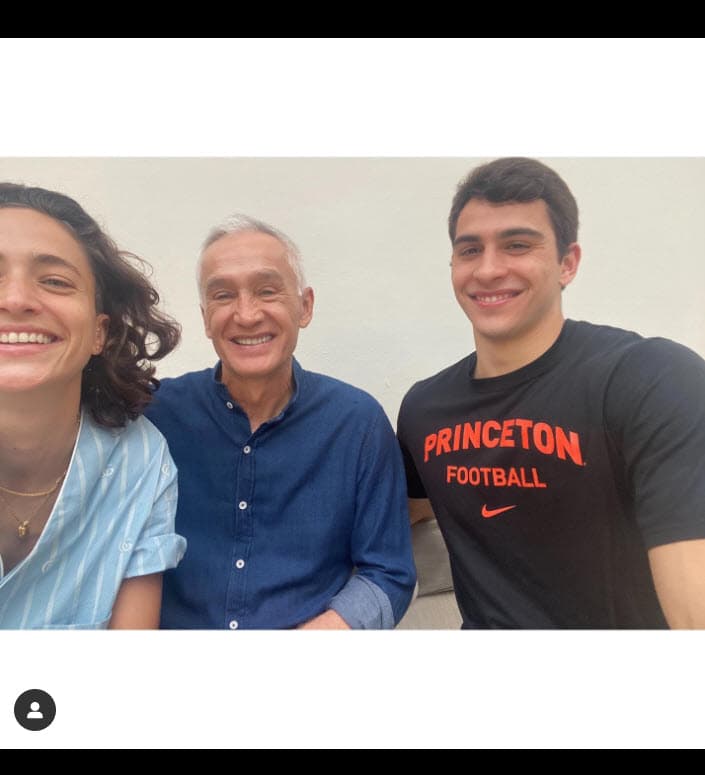 Acostumbrado a mostrar poco de su vida privada, el presentador del 
<b>Noticiero Univision</b> se tomó un momento para dejar ver una parte de ella gracias a 
<b>Paola y Nicolás. </b>
<br>