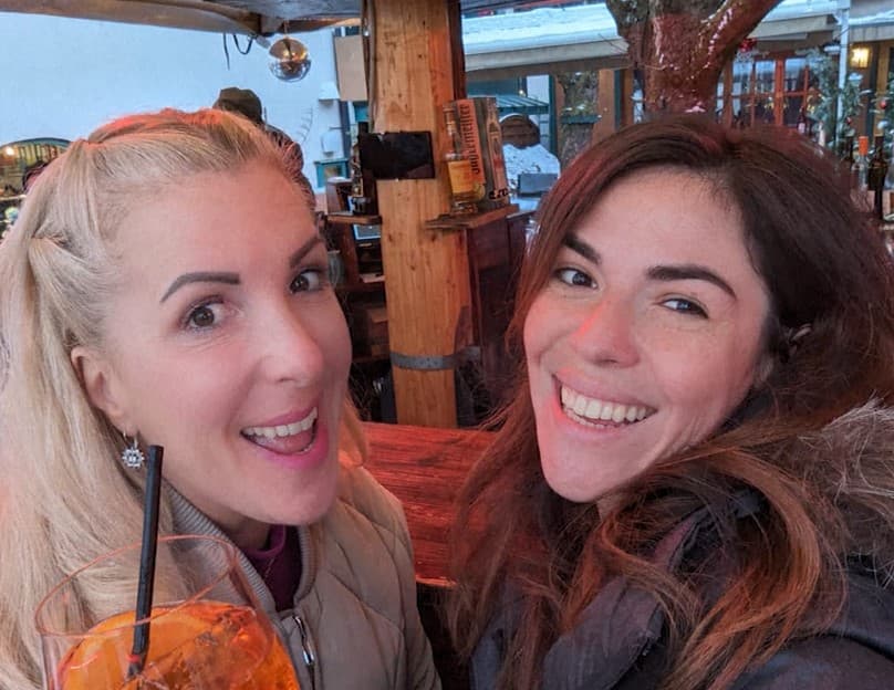 Desde el teléfono de Ana Knezevic, alguien que, afirman, no es ella, les dijo que no podría verlos.