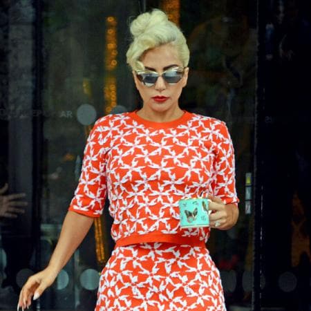 Page Six reporta que se comunicaron con el abogado de Ronsen, Mark D. Shirian, quien dijo que ya se ha contactado a la oficina de
<b> <a href="https://www.univision.com/radio/el-desayuno/5-cosas-que-no-sabias-de-lady-gaga-video" target="_blank">Lady Gaga</a></b> sobre este caso.