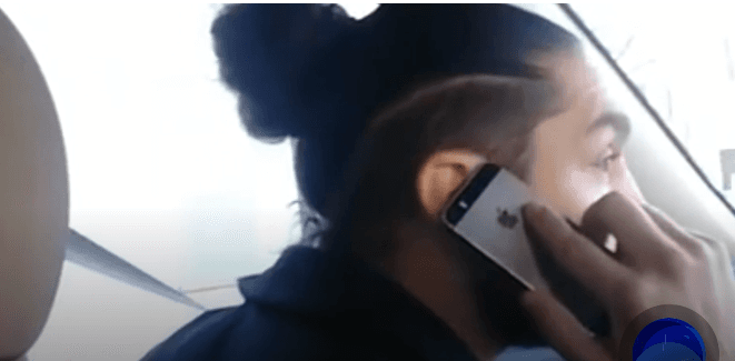 ¿Me puedo negar a abrir la puerta de mi carro si me lo pide un agente de inmigración?