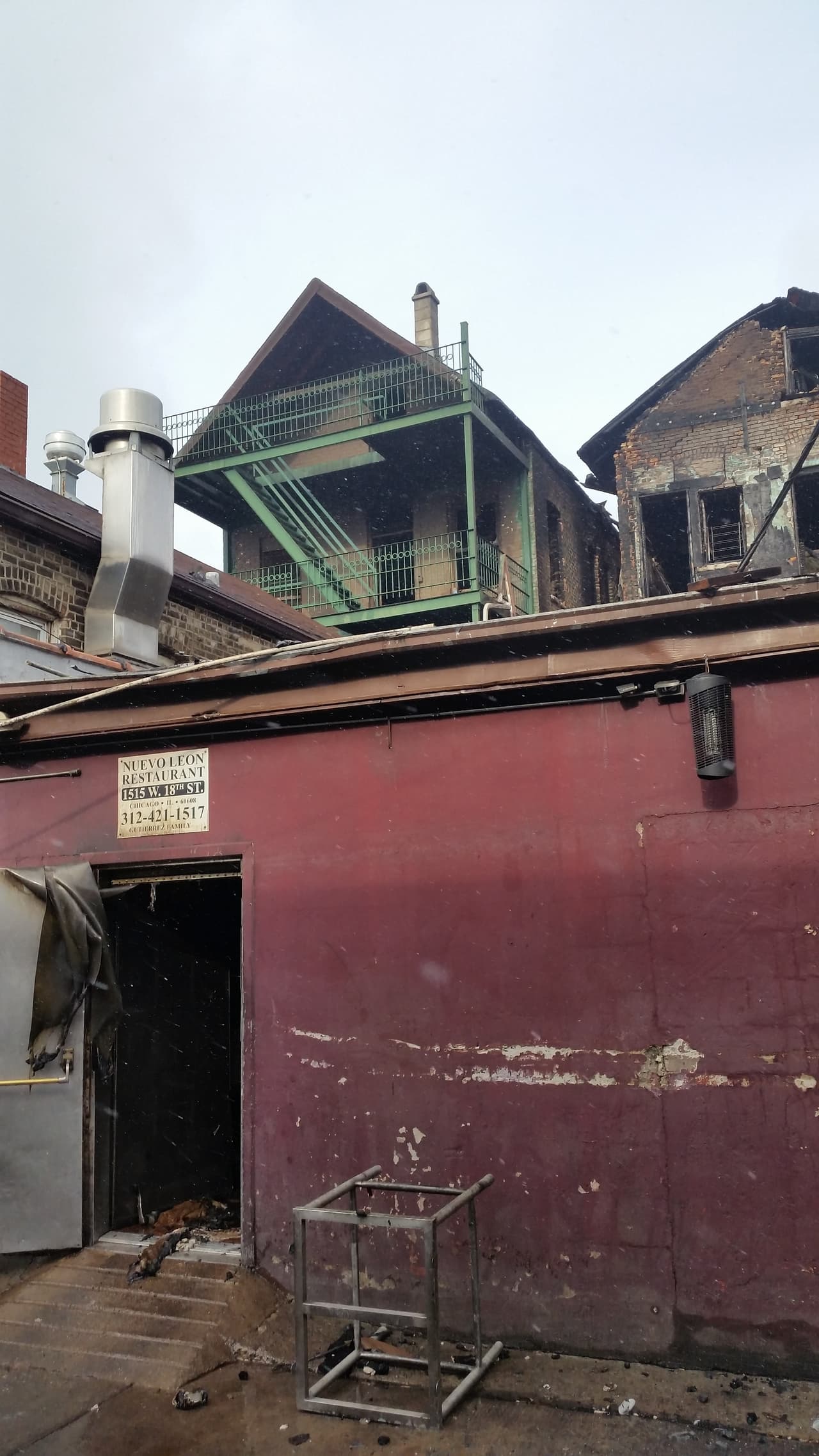 Por fortuna nadie resultó herido. En el restaurante trabajaban 65 personas, entre ellas 40 empleados de tiempo completo.